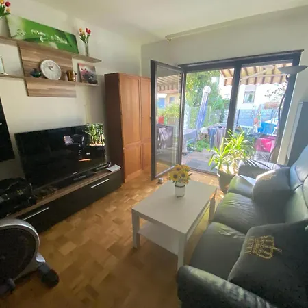 Проживание в семье Dachgeschoss In Einem Reihenhaus Хайдельберг